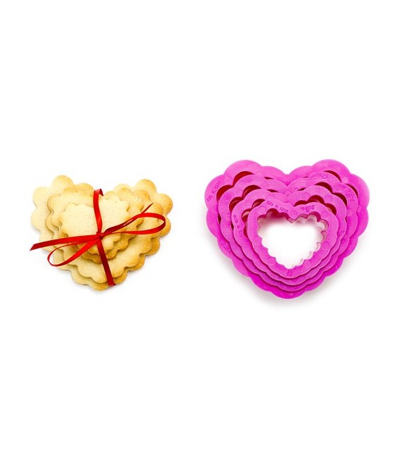 SET 4 TAGLIAPASTA CUORE FESTONATO